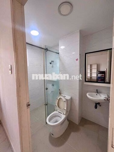 CHO THUÊ NGUYÊN TẦNG 3 - NHÀ MẶT TIỀN - 2 PHÒNG - 2 WC - BAN CÔNG