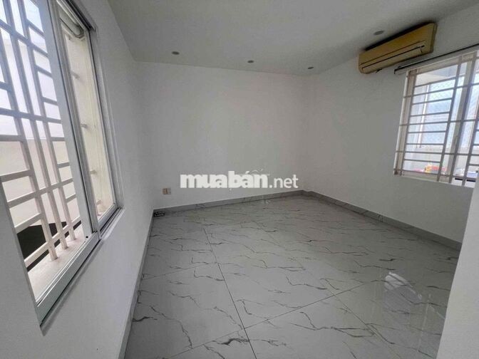 CHO THUÊ NGUYÊN TẦNG 3 - NHÀ MẶT TIỀN - 2 PHÒNG - 2 WC - BAN CÔNG