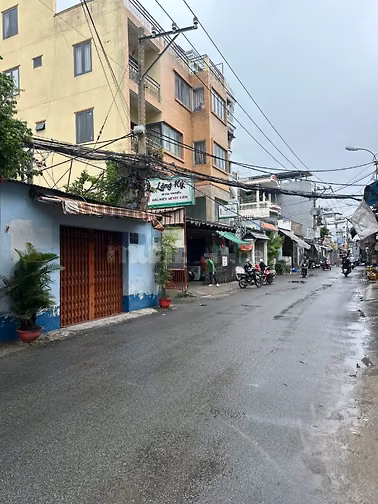 Bán gấp nhà 3 lầu, mặt tiền đường Xóm Chiếu, Quận 4
