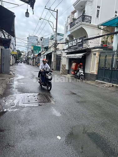 Bán gấp nhà 3 lầu, mặt tiền đường Xóm Chiếu, Quận 4