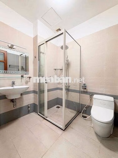 KHAI TRƯƠNG CĂN HỘ QUẬN 1, KẾ BÊN CHỢ BẾN THÀNH, CÔNG VIÊN LÊ VĂN TÁM.