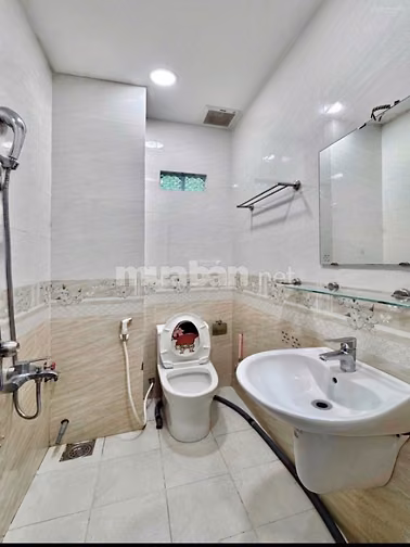 STUDIO THANG MÁY, BAN CÔNG TÁCH BẾP Q3