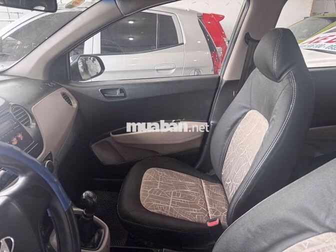 Hyundai Grand i10 Xám 5 chỗ