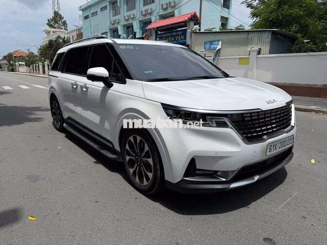 KIA CARNIVAL 2021 – LOGO MỚI 2022 Trắng 7 vạn km