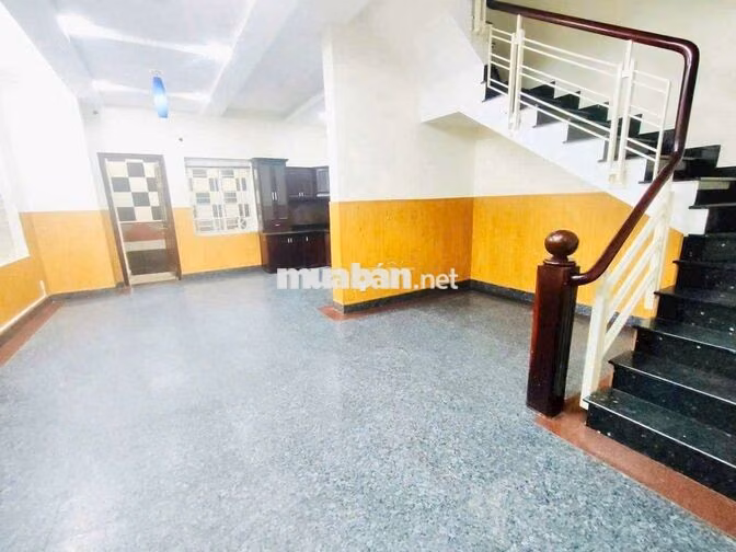 CHO THUÊ NHÀ MẶT TIỀN PHƯỜNG 16 DIỆN TÍCH KHỦNG