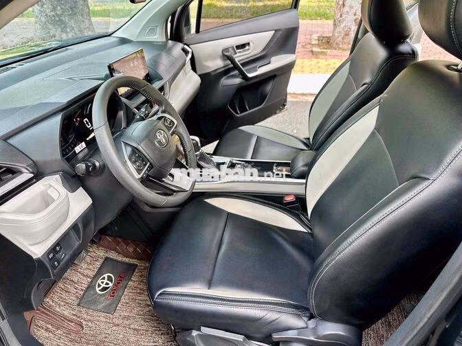 Toyota Veloz Top 2022 Đen Ghế da 59000 km