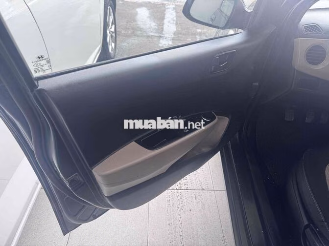 Hyundai Grand i10 Xám 5 chỗ
