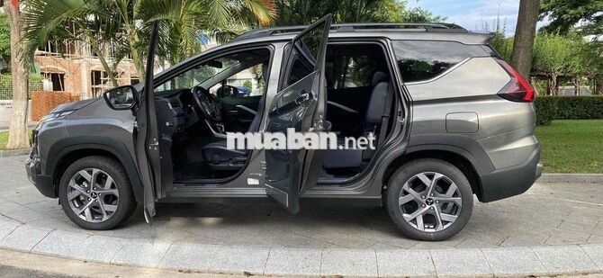 Mitsubishi Xpander Cross 7 chỗ