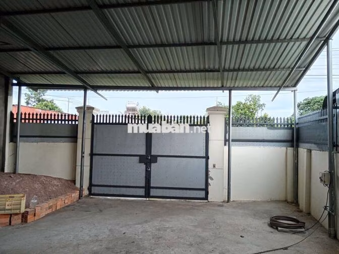 nhà cấp 4 rộng, đất 253m, 190m TC, chính chủ