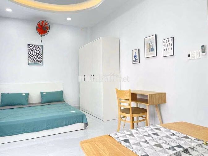 [ CHO THUÊ CHDV ] Studio 30m2 ban công bờ kè Trường Sa giáp Q1