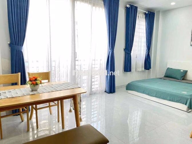 [ CHO THUÊ CHDV ] Studio 30m2 ban công bờ kè Trường Sa giáp Q1