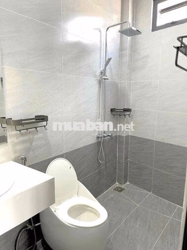 [ CHO THUÊ CHDV ] Studio 30m2 ban công bờ kè Trường Sa giáp Q1