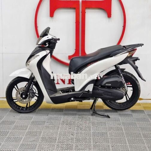 Honda SH 150 CBS 2018 Trắng Lên Áo SH Ý