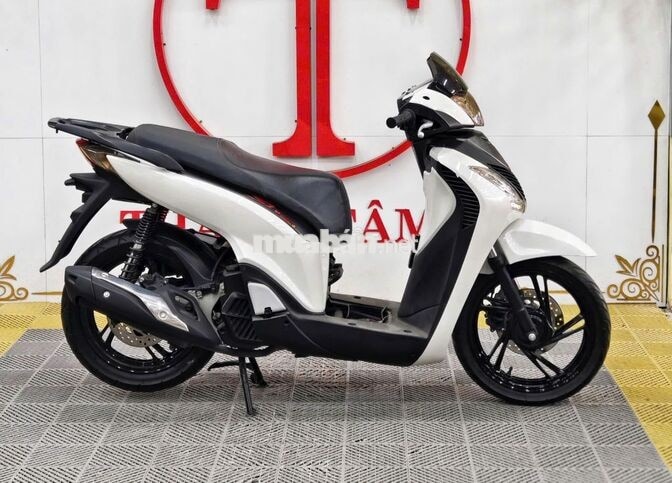 Honda SH 150 CBS 2018 Trắng Lên Áo SH Ý
