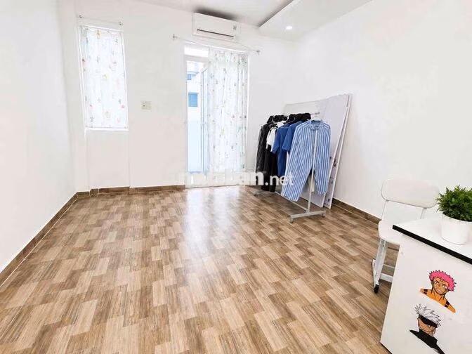 Căn góc 2 mặt đường hẻm xe hơi thông thoáng, đg Lê Văn Lương