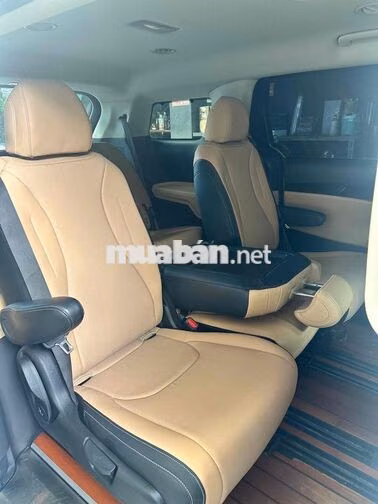 Kia Carnival Luxury Dầu Trắng 7 chỗ