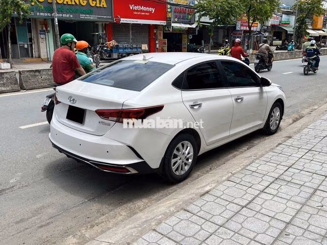 Hyundai Accent 2023 số tự động màu trắng
