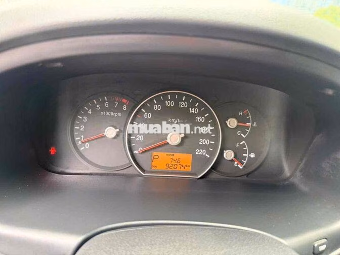 Kia Caren S 2.0 2014 Vàng Cát
