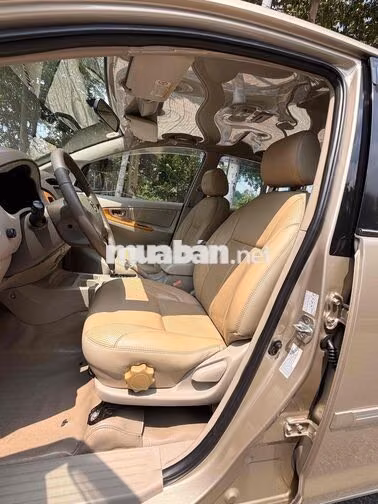 Toyota Innova 2010 Vàng cát 8 chỗ Tự động