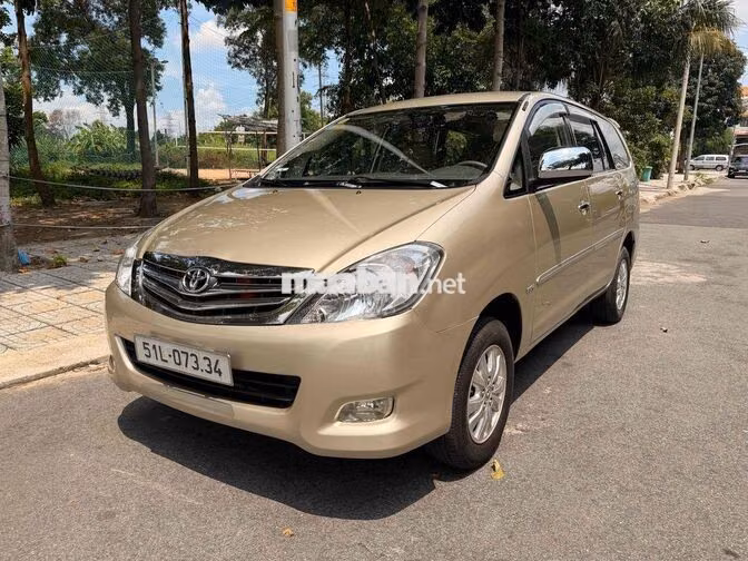 Toyota Innova 2010 Vàng cát 8 chỗ Tự động