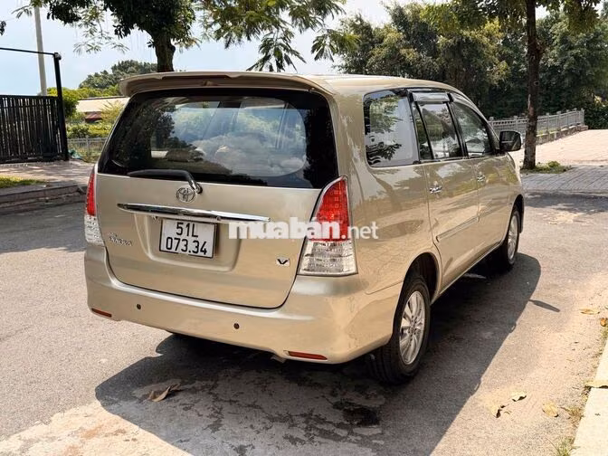 Toyota Innova 2010 Vàng cát 8 chỗ Tự động