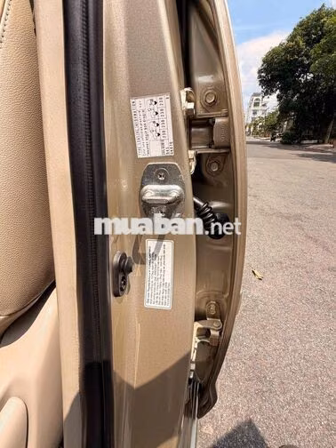 Toyota Innova 2010 Vàng cát 8 chỗ Tự động