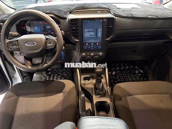 Ford Ranger XLS 2025 Trắng 8.000km