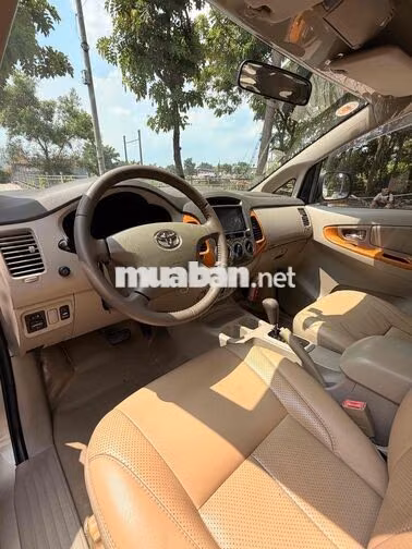 Toyota Innova 2010 Vàng cát 8 chỗ Tự động