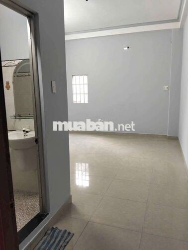 nhà dt4,5 x20 trệt 2 lầu mặt tiền kinh doanh 