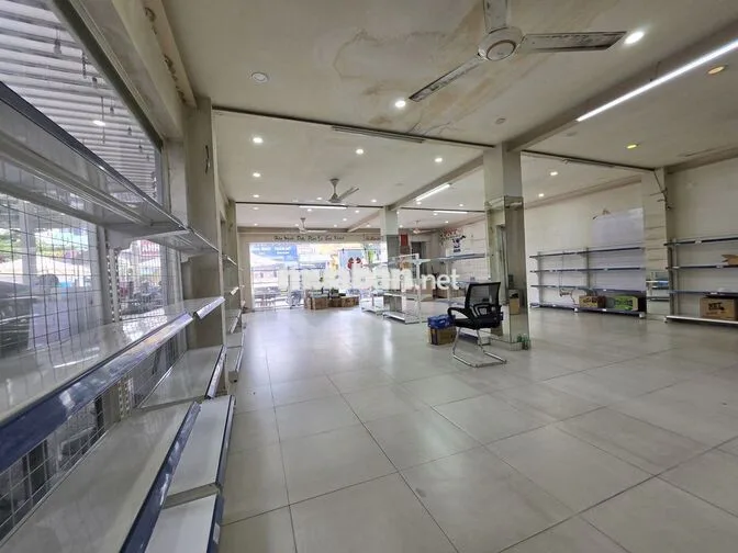 Cho thuê mặt bằng diện tích lớn mặt tiền Phan Văn Hớn 1000m2
