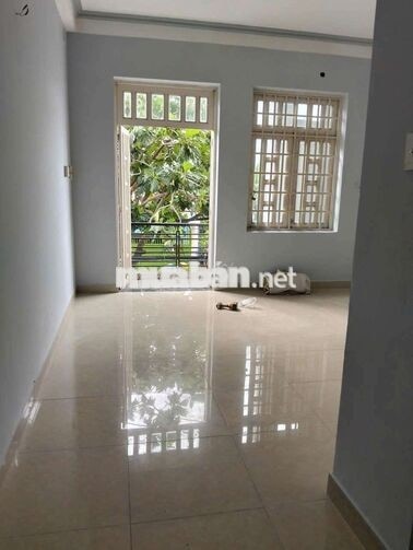 nhà dt4,5 x20 trệt 2 lầu mặt tiền kinh doanh 