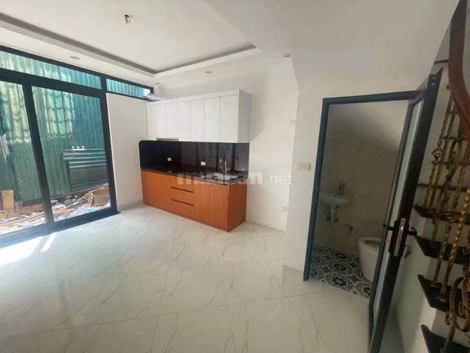 Cho thuê nhà nguyên căn 3 tầng mới xây ngõ 32/43 An Dương - Hồng Hà