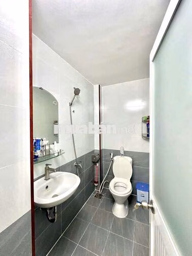 NHÀ 5.6X12. 4PN 5WC. HẺM XE HƠI. SHARE PHÒNG OK.