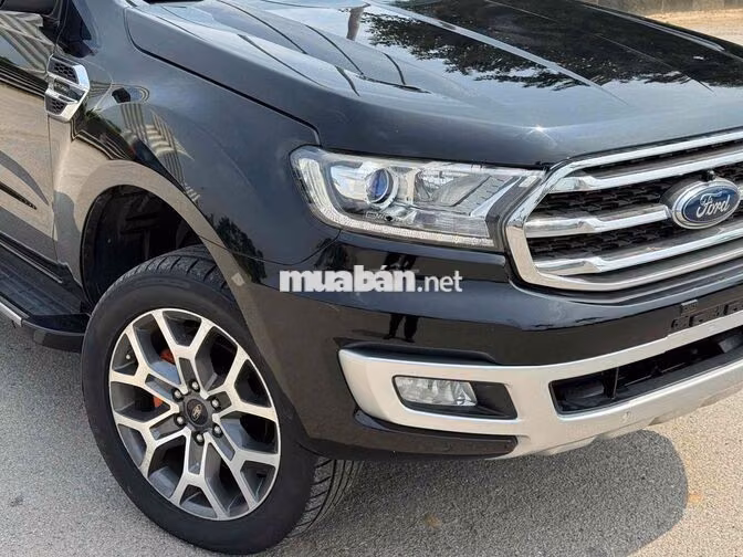 CAanF BÁN FORD EVEREST 4x4 2 CẦU SX 2019
