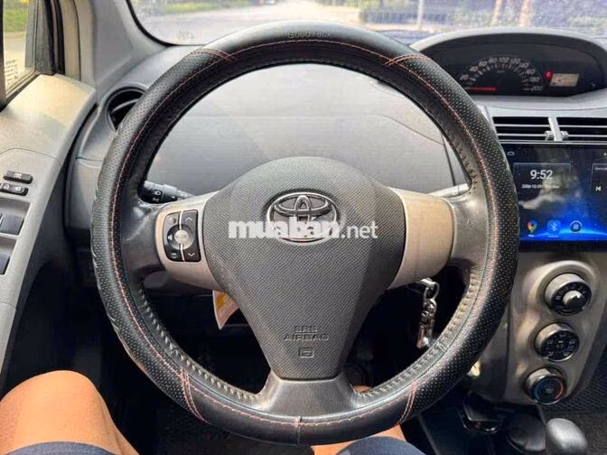 Toyota Yaris 2010 1.3AT Vàng Nhập Nhật 11 vạn km