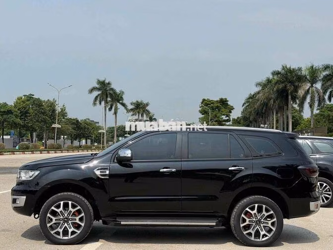 CAanF BÁN FORD EVEREST 4x4 2 CẦU SX 2019
