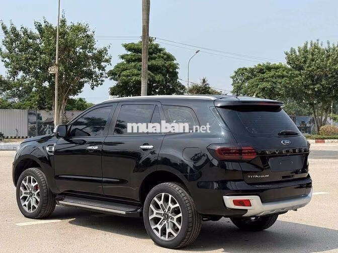 CAanF BÁN FORD EVEREST 4x4 2 CẦU SX 2019