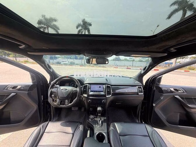 CAanF BÁN FORD EVEREST 4x4 2 CẦU SX 2019