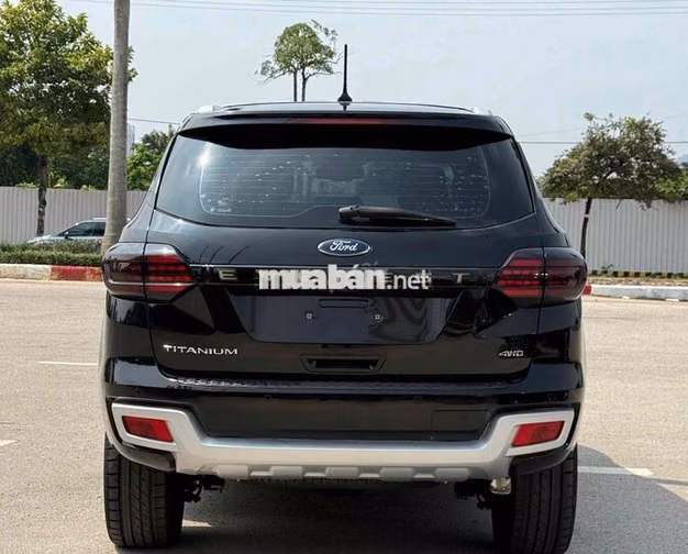 CAanF BÁN FORD EVEREST 4x4 2 CẦU SX 2019