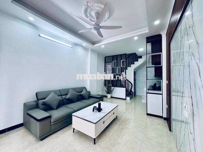 CHO THUÊ NGUYÊN CĂN NHÀ THẠCH BÀN - 3PN - NỘI THẤT CƠ BẢN - Ở HỘ GIA Đ