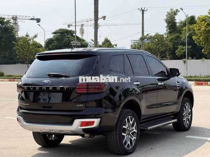 CAanF BÁN FORD EVEREST 4x4 2 CẦU SX 2019