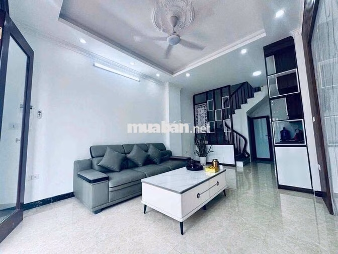 CHO THUÊ NGUYÊN CĂN NHÀ THẠCH BÀN - 3PN - NỘI THẤT CƠ BẢN - Ở HỘ GIA Đ