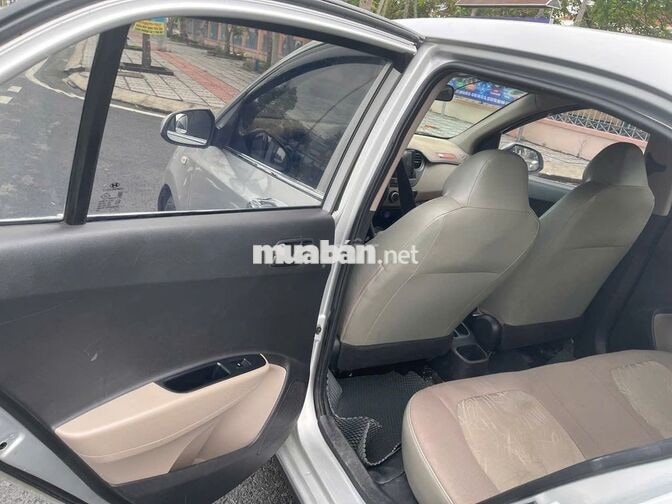 Hyundai i10 2017 Bạc 5 chỗ gia đình