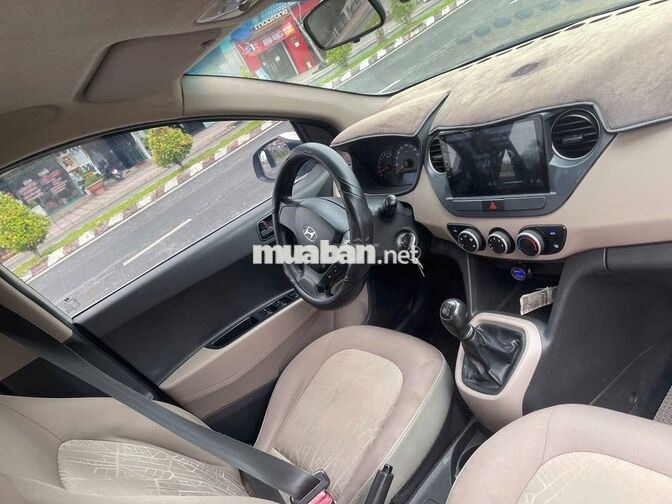 Hyundai i10 2017 Bạc 5 chỗ gia đình