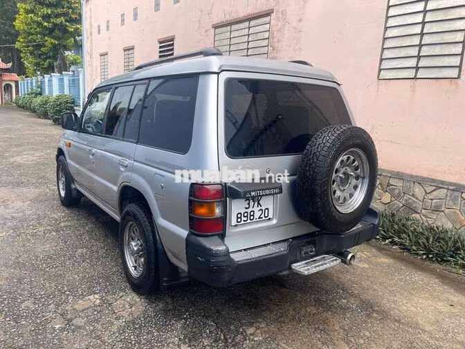 Mitsubishi Pajero Bạc Số sàn Xăng