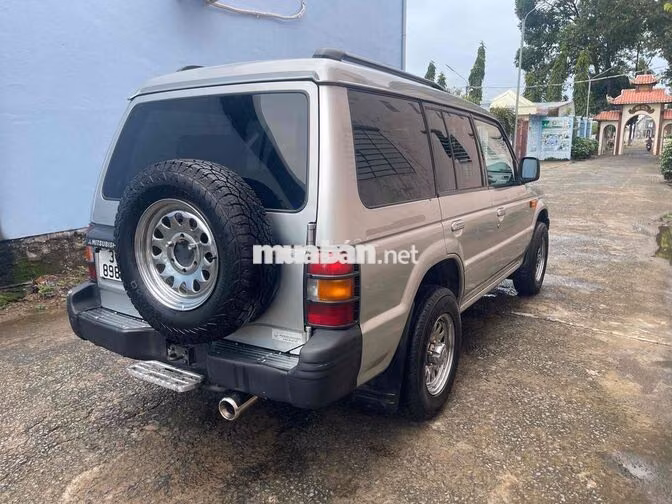 Mitsubishi Pajero Bạc Số sàn Xăng