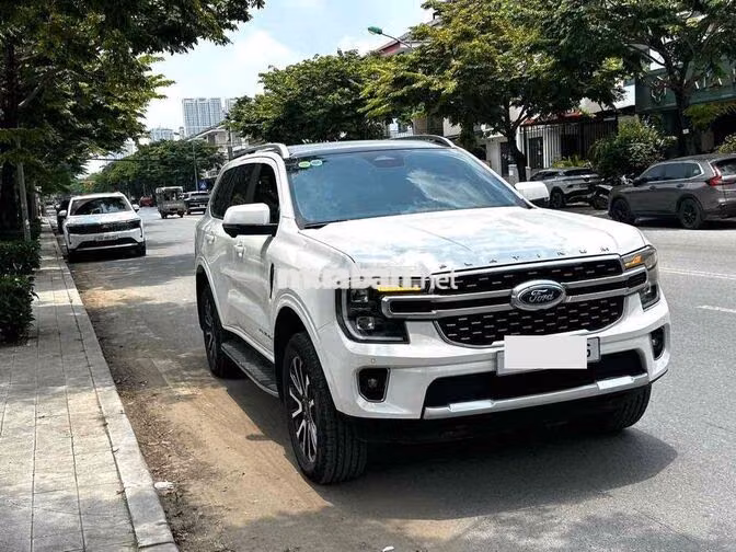 Ford Everest Platinum 2.0L 4x4 AT sản xuất 2025