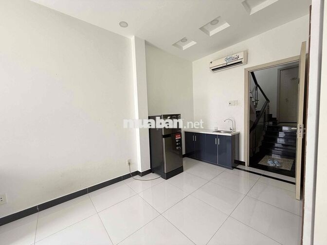 STUDIO BAN CÔNG THOÁNG GẦN PHÚ MỸ HƯNG TIỆN QUA CRESENTMALL VÀ QUA Q1