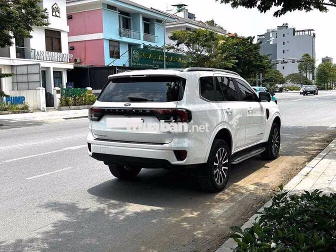 Ford Everest Platinum 2.0L 4x4 AT sản xuất 2025