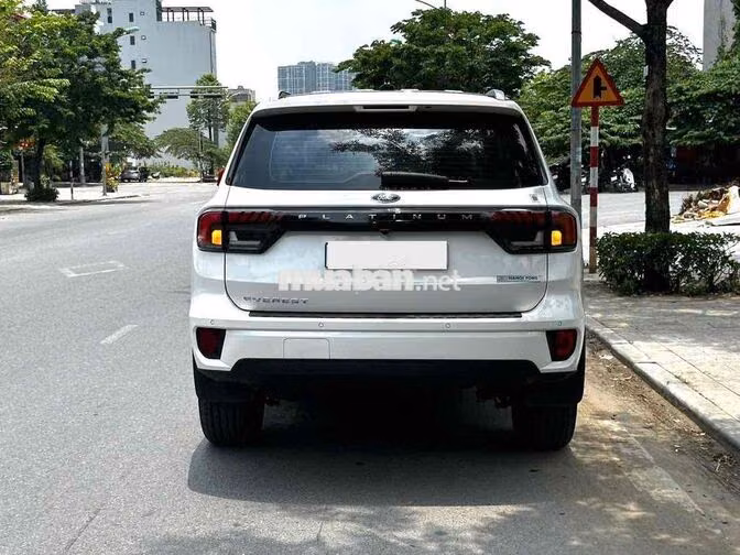 Ford Everest Platinum 2.0L 4x4 AT sản xuất 2025